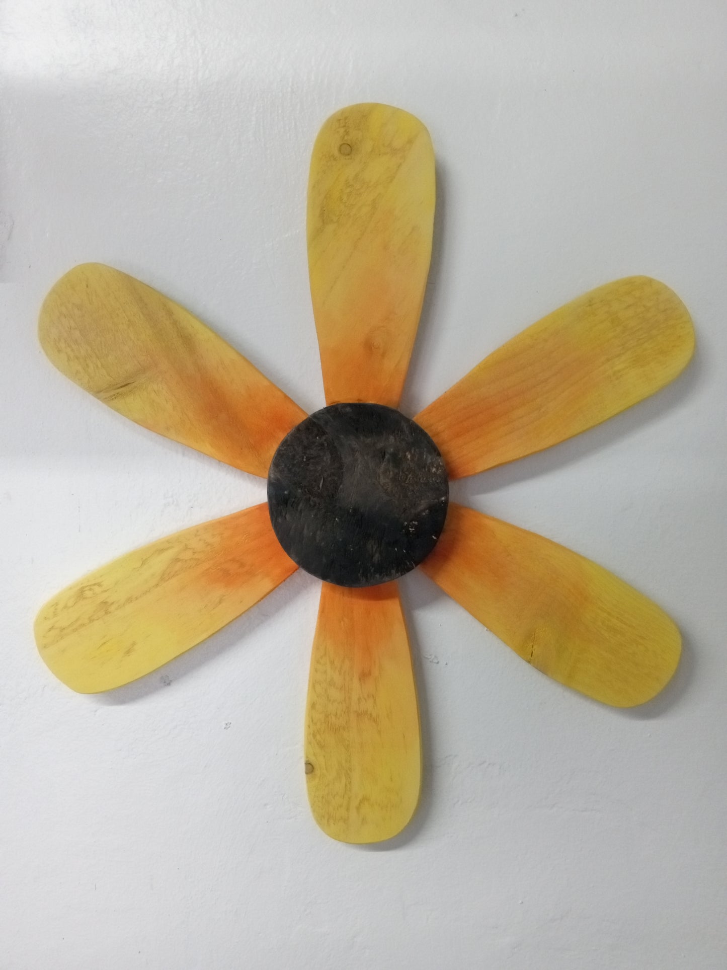 Farmhouse style wall decor - wooden sunflower.